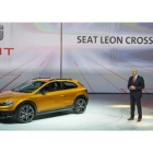 El CEO de Seat, Juergen Stackmann, presenta el nuevo modelo de la factoría, el Leon Cross Sport.
