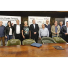 Antonio Silvñan y Agustín Rajoy, en el centro, junto a los representantes sindicales y el coordinador de modernización. RAMIRO