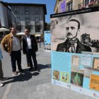 Exposición itinerante sobre Enrique Gil y Carrasco, en la plaza Mayor de Villafranca del Bierzo.