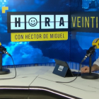 La ministra Irene Montero y Quequé en el programa de radio 'Hora veintipico'. CADENA SER