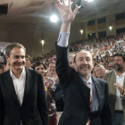 Zapatero junto a Rubalcaba, al ser presentado como candidato para las generales.