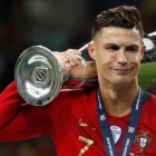 Cristiano, con la copa de la Liga de Naciones.