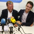 Antonio Silván y Juan Martínez Majo se congratulan de los resultados en la Diputación.