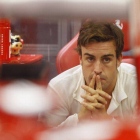 Fernando Alonso, en un descanso durante los entrenamientos del Gran Premio de Singapur, este sábado