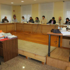 Inés Moreno (izquierda) tomó posesión como nueva concejala de UPyD en el Pleno.