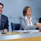 Carriedo, Marcos y Del Olmo, ayer, en rueda de prensa tras el Consejo de Gobierno. NACHO GALLEGO