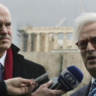 Papandreu y Swoboda atienden a los medios tras el encuentro en el Museo Acrópolis.