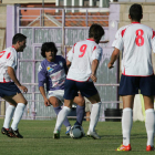 Mateo logró el gol de la igualada bañezana con un espléndido remate.
