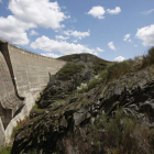 Un convenio entre Junta y Diputación permitió construir la presa de Villagatón