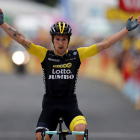 El ciclista esloveno Primoz Roglic, del equipo Lotto Jumbo, celebra la victoria. SEBASTIEN NOGIER