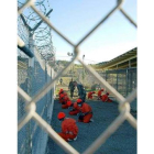 Varios detenidos en Guantánamo, en una imagen de archivo