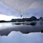 Un iceberg se derrite en Groenlandia como consecuencia del calentamiento del cambio climático