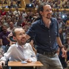 Echenique, junto a Iglesias, en un acto celebrado en Zaragoza el pasado mes de mayo. JAVIER CEBOLLADA