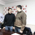 Miguel Ángel Acebo, presidente del comité de empresa de Vitro en La Rozada, rodeado de sindicalistas