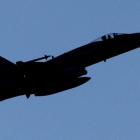 El choque se produjo en torno a las 2.00 hora local (17.00 GMT del miércoles) entre un caza FA-18 y un avión cisterna KC-130.