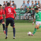 Taranilla, a la derecha, encarriló la victoria maragata al conseguir un soberbio gol.