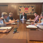 Imagen de la reunión de la asociación Templarium en el ayuntamiento. DL