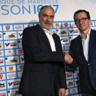 El presidente del Olympique, Jacques-Henri Eyraud posa con Andoni Zubizarreta en su presentación