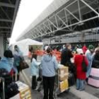 Los pasajeros de Heathrow empezaron a tomar sus vuelos tras permanecer largas horas en tierra