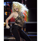 Shakira siempre se caracteriza por sus seductoras coreografías sobre los escenarios.