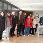 Pastor, Cortina, García y voluntarios, en el reparto de alimentos.