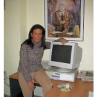 Carmen González posa en la delegación de este periódico en Astorga, durante la entrevista