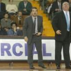 Quino Salvo, a la derecha, y Javier de Grado, durante la disputa de un partido de Baloncesto León