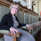 Ángela Bachiller en su escaño del ayuntamiento de Valladolid.
