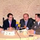 Luis Aznar y José María López Benito acompañaron, entre otros, a José Valín en su visita a Sahagún
