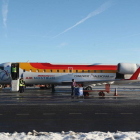 Un avión de Air Nostrum, dispuesto para despegar del aeropuerto, en una foto de archivo.