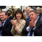 La ministra Isabel Morant, acompañada del presidente de Castilla-La Mancha en su última visita a Puertollano en abril. JESÚS MONROY