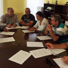 Los alcaldes y portavoces del PP de la zona del Órbigo se reunieron ayer en Carrizo de la Ribera. DL