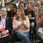 Miquel Iceta acompañado de Susana Díaz y Carme Chacón durante el Congreso Extraordinario.