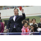 David Cameron juega al pimpón con unos niños chinos el pasado miércoles.