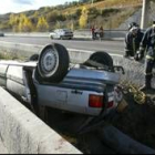 Los bomberos tuvieron que liberar del Renault 21 a dos ocupantes