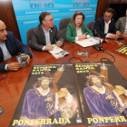 Los representantes de las cofradías y la concejala de Cultura y Turismo, ayer. L. DE LA MATA