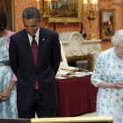La esposa del presidente de Estados Unidos, Michelle, Barack Obama y la reina Isabel II.