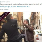 Mario Landolfi, un exministro de Silvio Berlusconi da una bofetada al periodista Danilo Lupo mientras le entrevistaba.