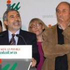 Gaspar Llamazares y Francisco Frutos, en una comparecencia conjunta en la noche electoral del 14-M