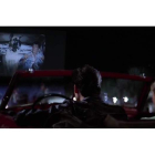 John Travolta y Olivia Newton John en un autocine viendo la película ‘Hollywood or Bust’, protagonizada por Jerry Lewis y Dean Martin. ARCHIVO