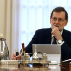 Rajoy, durante el Consejo de Ministros extraordinario de este miércoles.