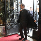 El presidente del Gobierno, Mariano Rajoy, a su llegada al Foro ABC-Deloitte celebrado en el Casino de Madrid. BALLESTEROS