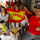 Ramos besa efusivamente a Villa por su tanto.