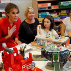 Melania Trump, con los niños de un hospital de París.