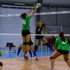 Las universitarias ganaron al Tres Cantos en el quinto set. DL