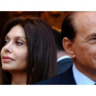 Berlusconi con su mujer