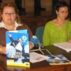 Mónica Pérez y la colaboradora Ángeles Fernández en la presentación