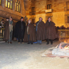 Un momento de la celebración de la hoguera de San Antón que tuvo lugar anoche