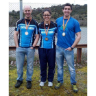 Siro González, Raquel Carbajo y Guillermo Fidalgo, con sus medallas.