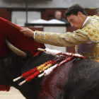 Roberto Blanco, durante la faena a su primer toro.